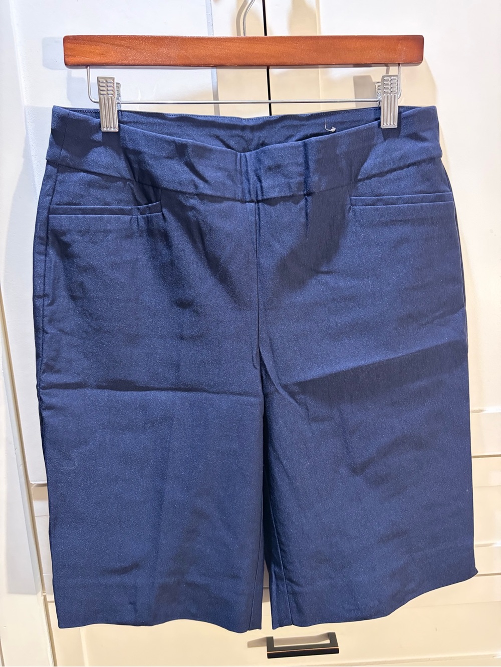 Chico’s Zenergy Bermuda Pull on Shorts navy blue Size 1 = U.S. 8‎